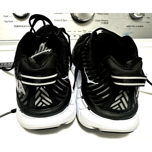 Hoka One One Clifton 5 Running Shoes Black White Sneakers Low Top Athletic - Picture 6 of 8